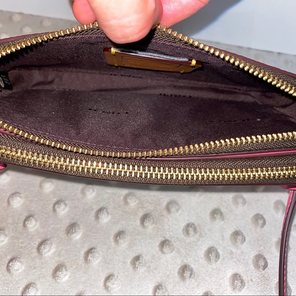 Coach - Picture 10 of 14